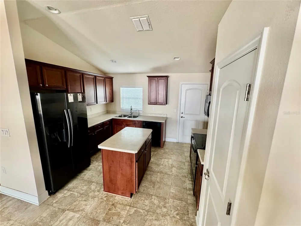906 CHESTNUT DRIVE Fruitland Park, FL 34731