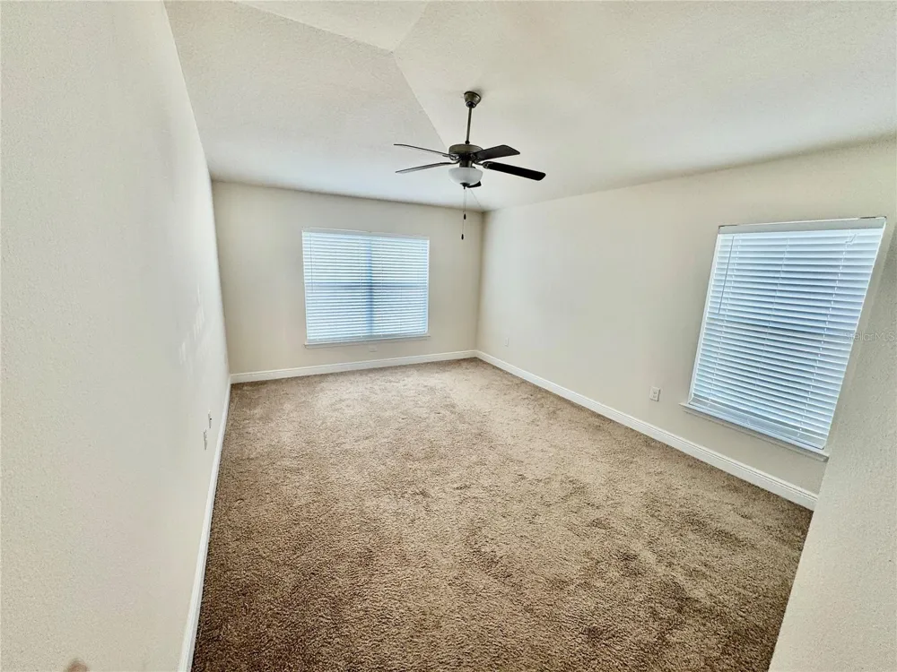 906 CHESTNUT DRIVE Fruitland Park, FL 34731