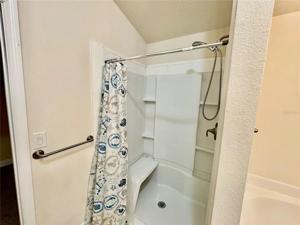906 CHESTNUT DRIVE Fruitland Park, FL 34731