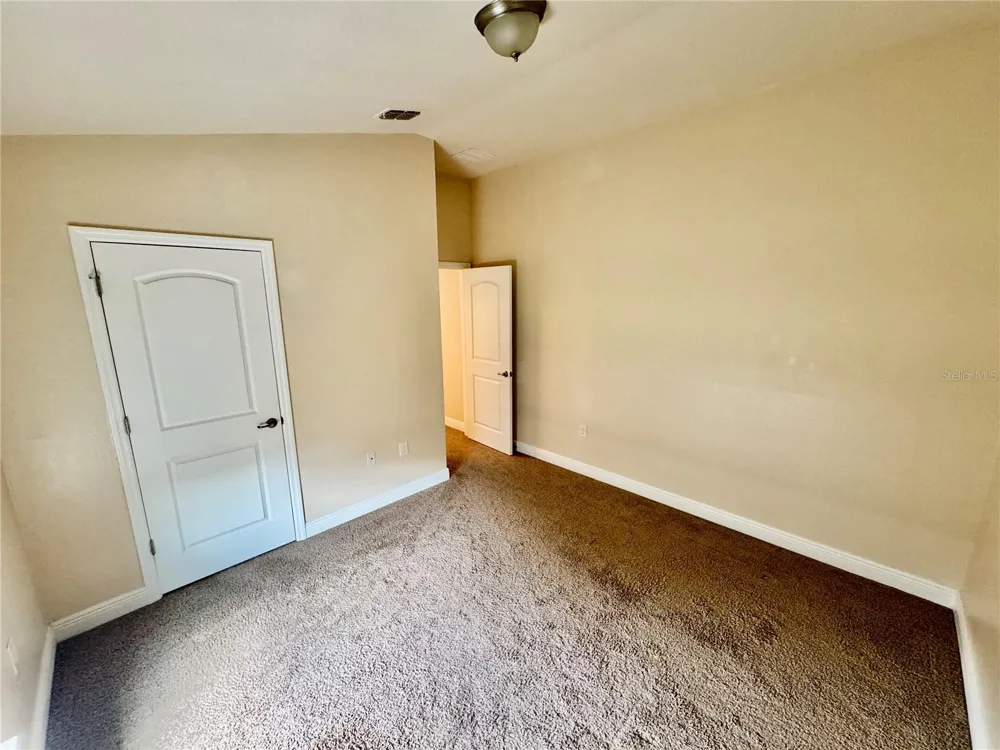 906 CHESTNUT DRIVE Fruitland Park, FL 34731