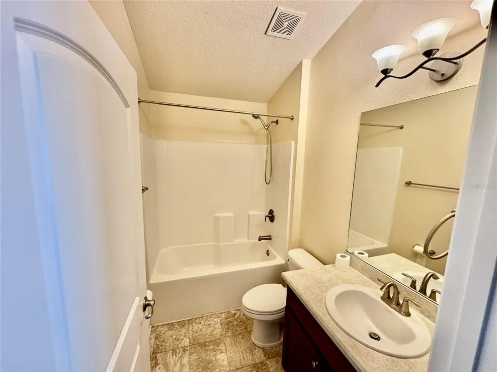 906 CHESTNUT DRIVE Fruitland Park, FL 34731