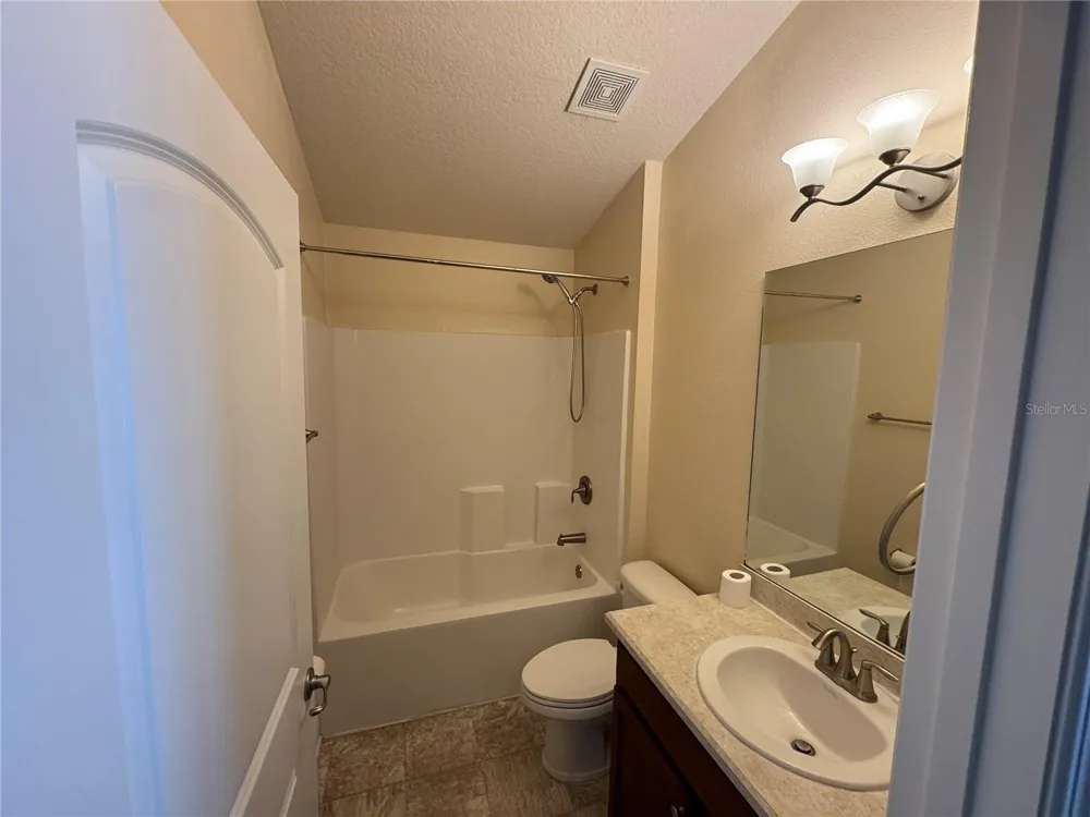 906 CHESTNUT DRIVE Fruitland Park, FL 34731