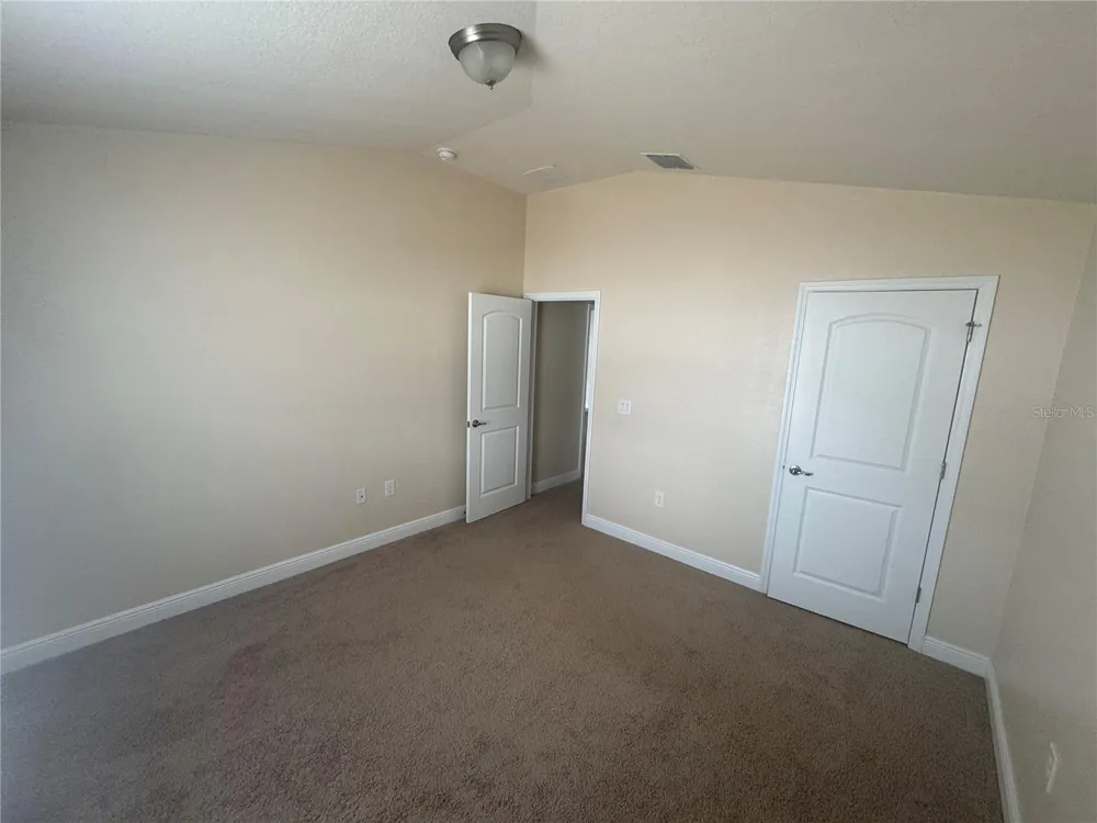 906 CHESTNUT DRIVE Fruitland Park, FL 34731