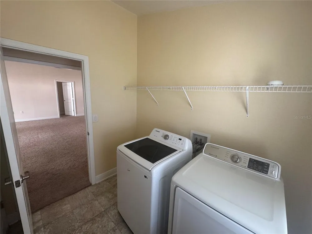 906 CHESTNUT DRIVE Fruitland Park, FL 34731