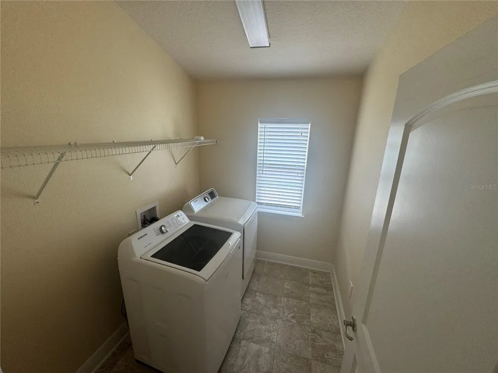 906 CHESTNUT DRIVE Fruitland Park, FL 34731