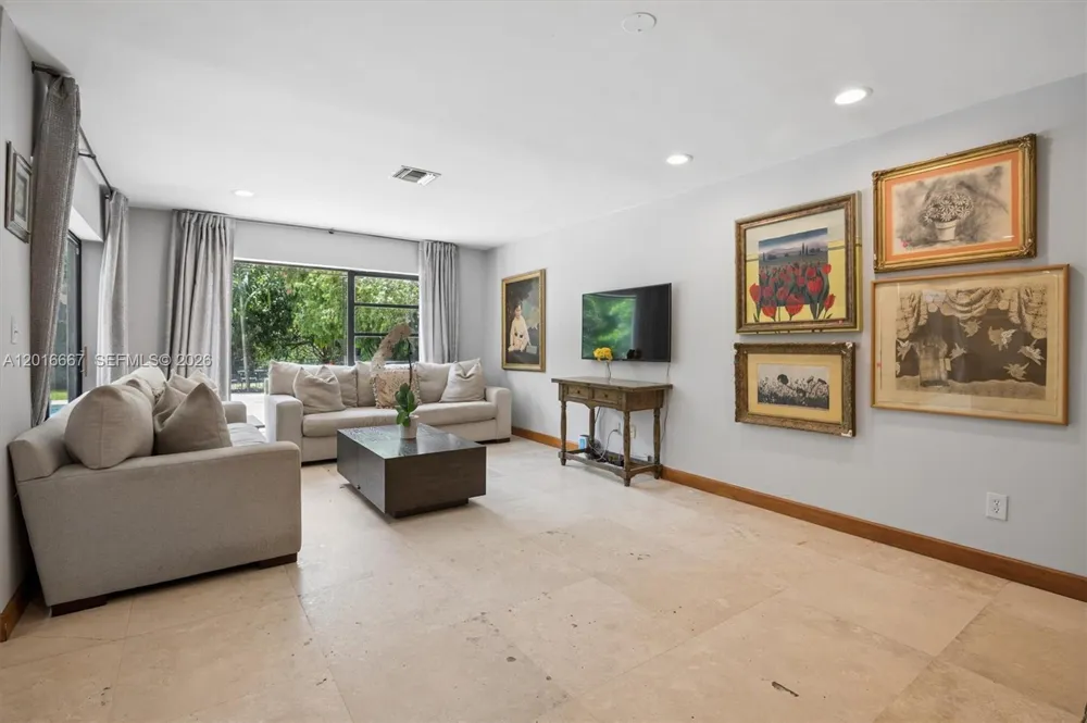 20021 NE 25th Ave Miami, FL 33180
