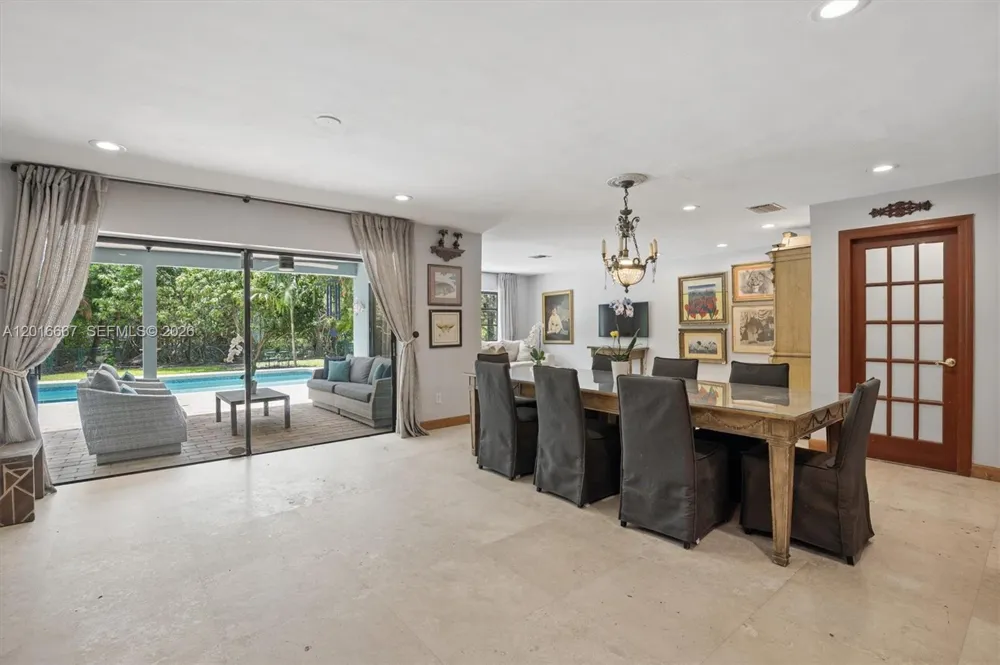 20021 NE 25th Ave Miami, FL 33180