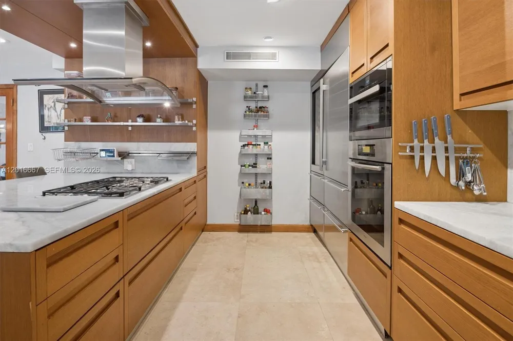 20021 NE 25th Ave Miami, FL 33180