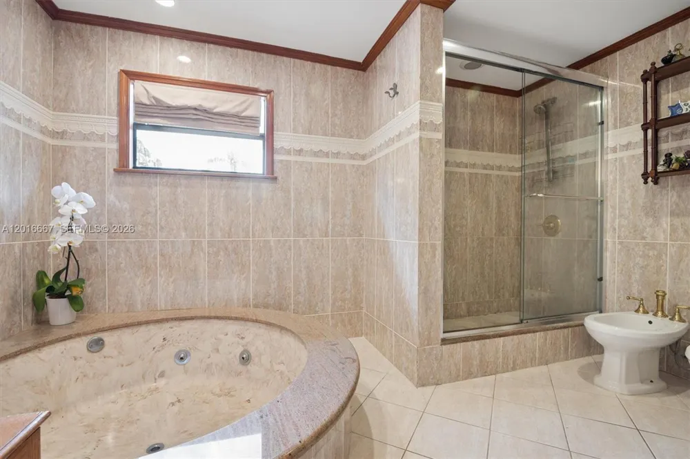 20021 NE 25th Ave Miami, FL 33180