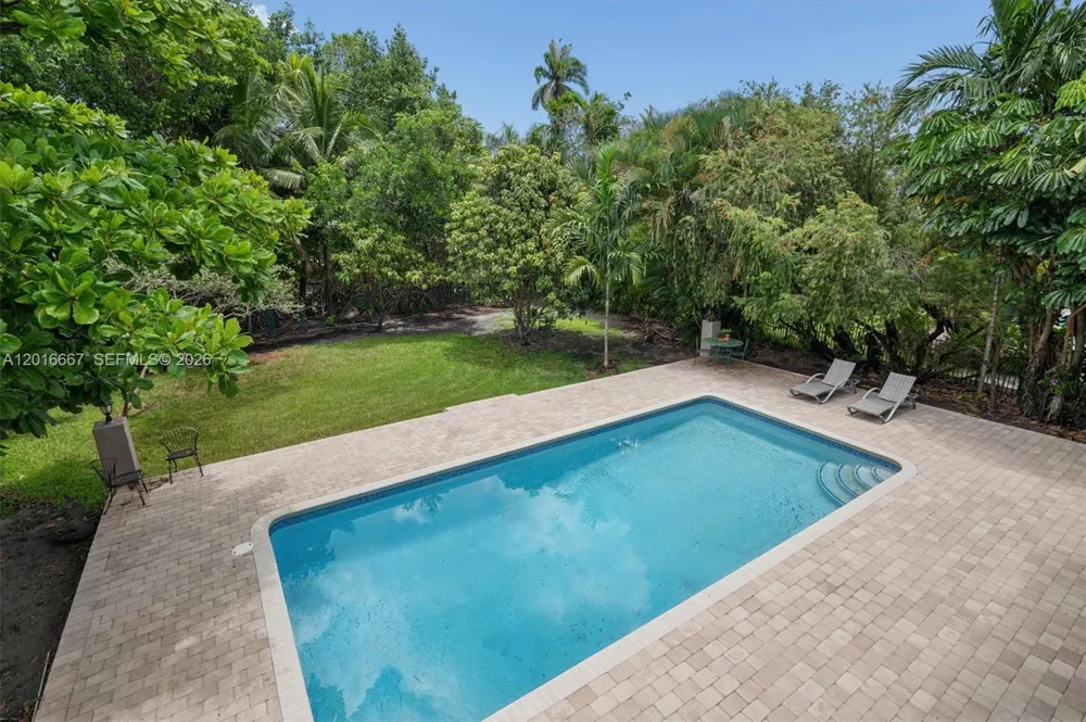 20021 NE 25th Ave Miami, FL 33180