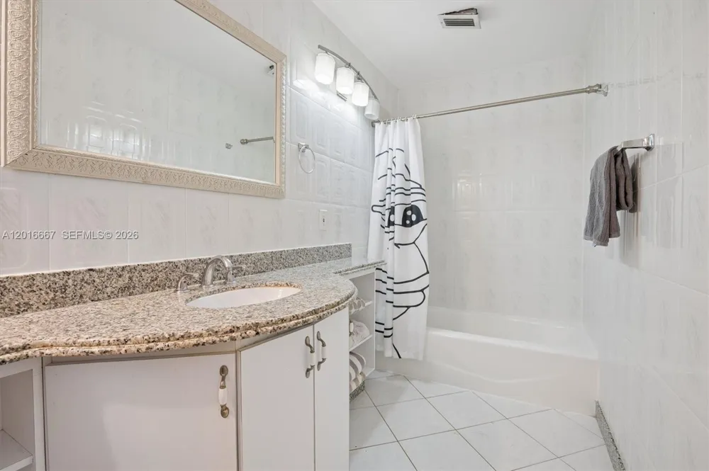 20021 NE 25th Ave Miami, FL 33180