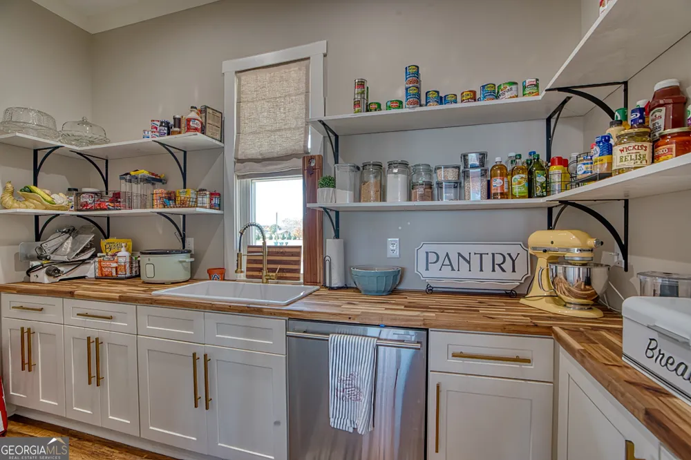 204 County Road 469 Centre, AL 35960