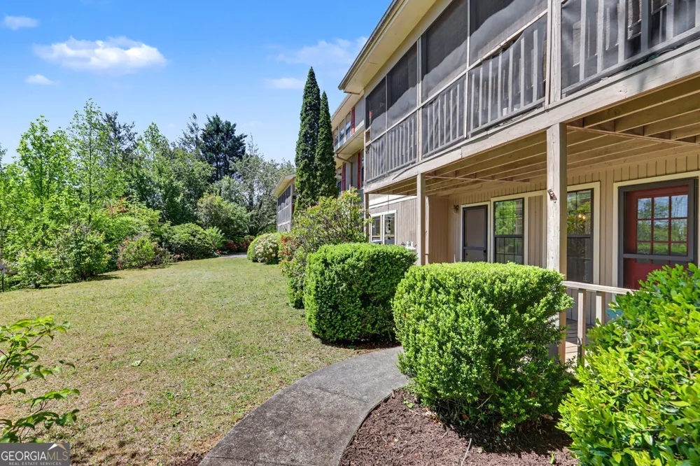 80 Stirling LN Clayton, GA 30525