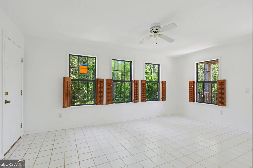 80 Stirling LN Clayton, GA 30525