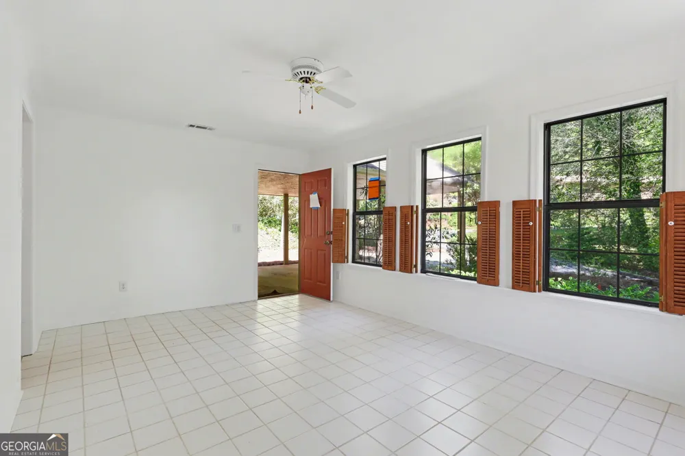 80 Stirling LN Clayton, GA 30525