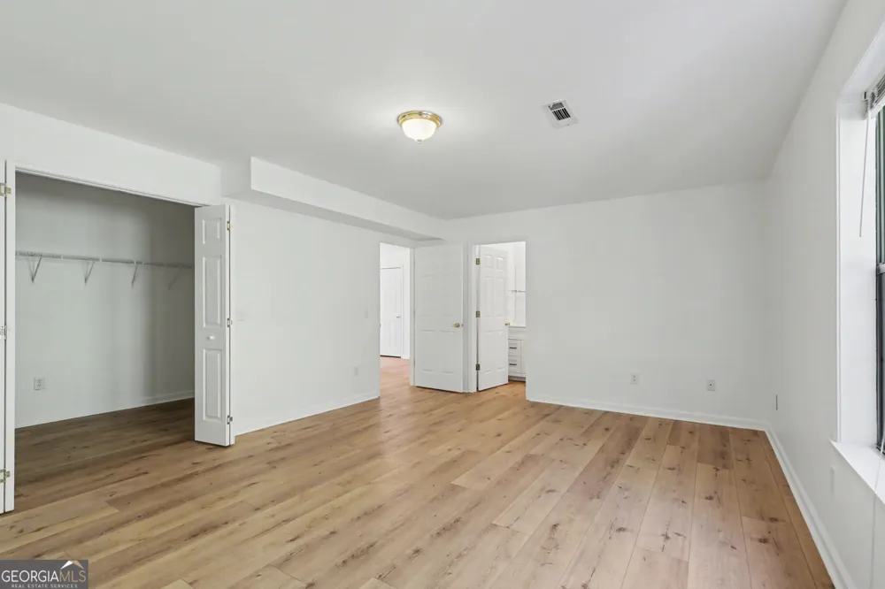 80 Stirling LN Clayton, GA 30525
