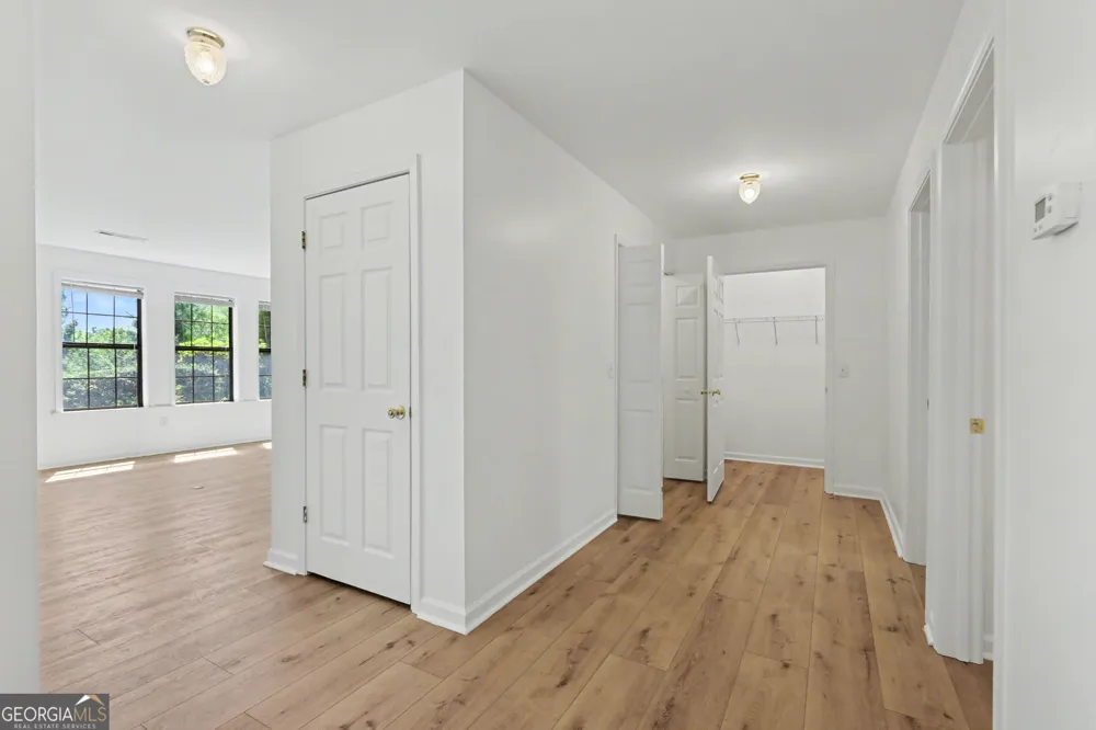 80 Stirling LN Clayton, GA 30525