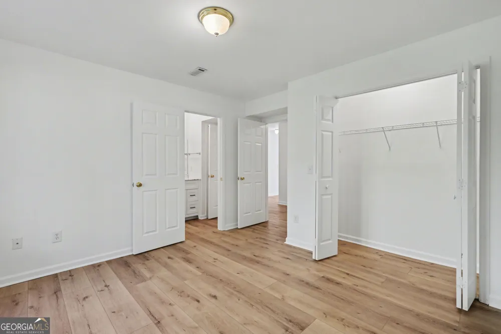 80 Stirling LN Clayton, GA 30525