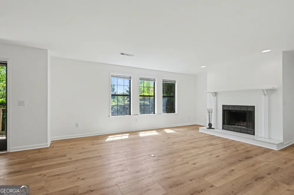 80 Stirling LN Clayton, GA 30525