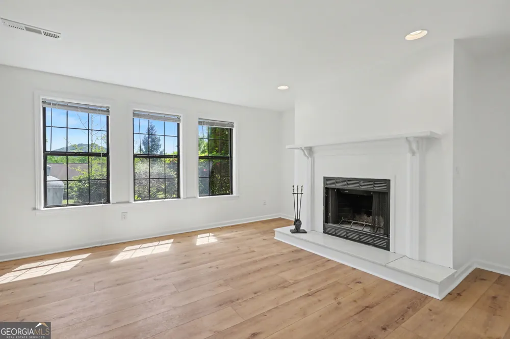 80 Stirling LN Clayton, GA 30525