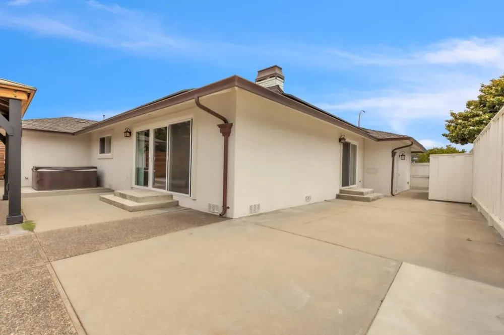 1268 La Mirada Drive Salinas, CA 93901