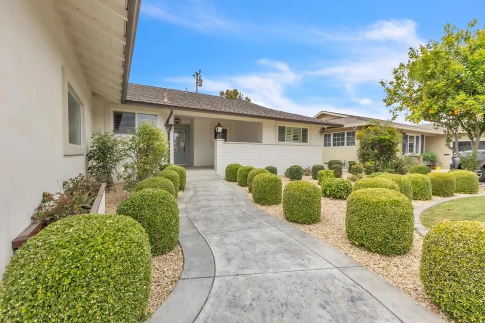 1268 La Mirada Drive Salinas, CA 93901