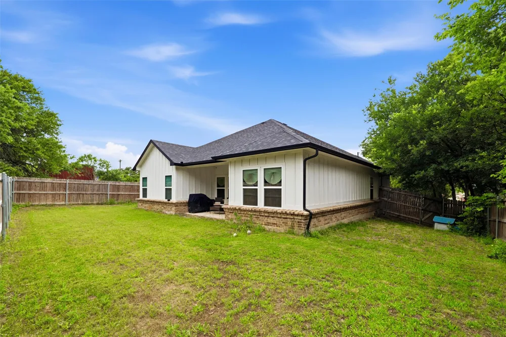 203 Pioneer Drive Keene, TX 76059