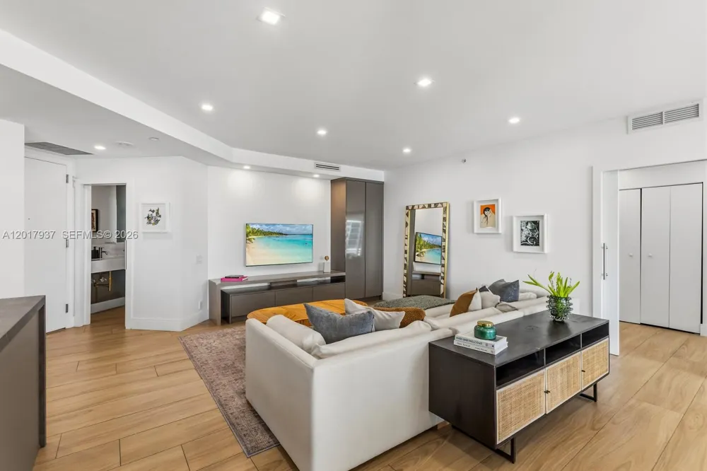 888 Brickell Key Dr #1207 Miami, FL 33131