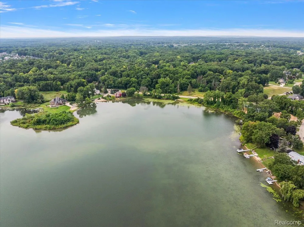 2770 Bogie Lake Road White Lake Charter Township, MI 48386