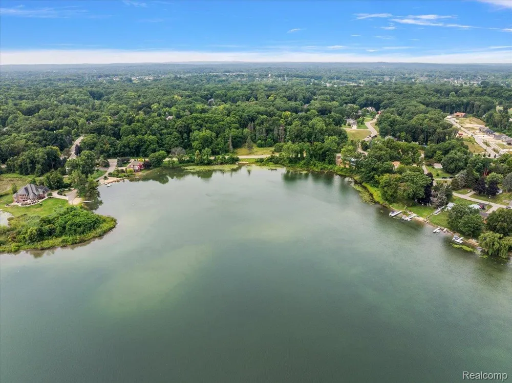2770 Bogie Lake Road White Lake Charter Township, MI 48386