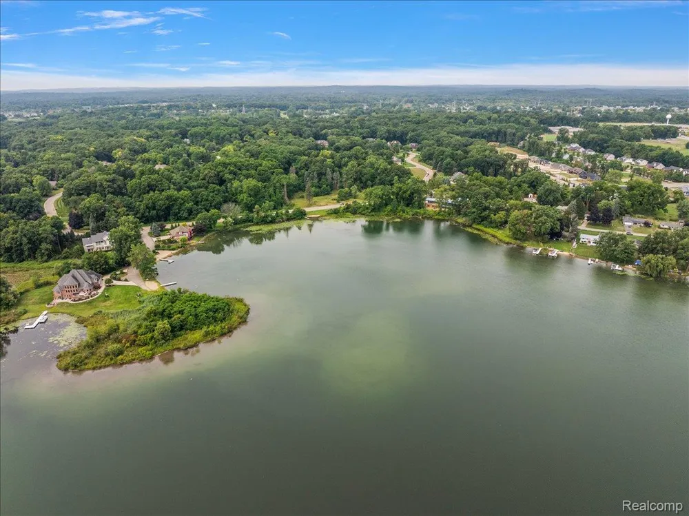 2770 Bogie Lake Road White Lake Charter Township, MI 48386