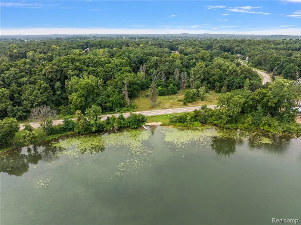 2770 Bogie Lake Road White Lake Charter Township, MI 48386
