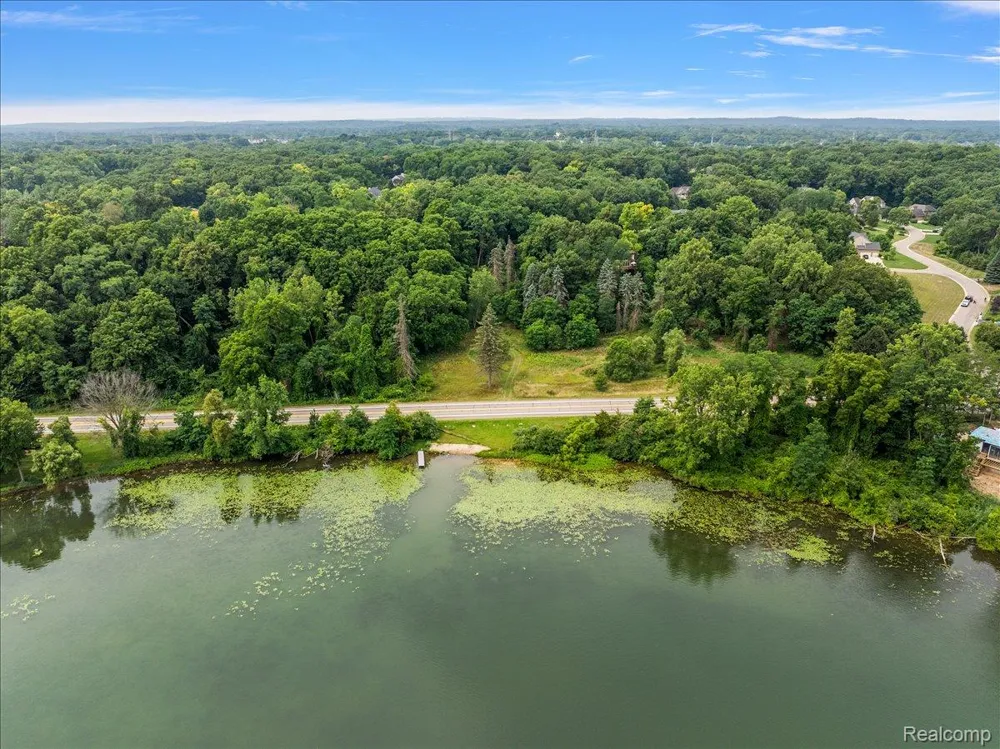 2770 Bogie Lake Road White Lake Charter Township, MI 48386