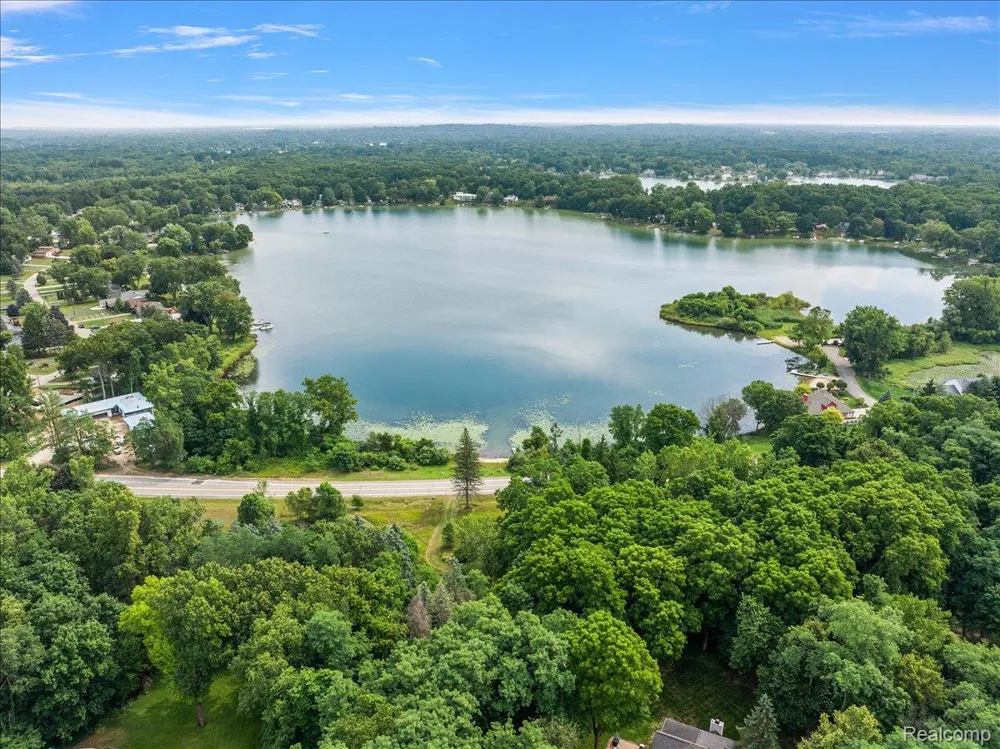 2770 Bogie Lake Road White Lake Charter Township, MI 48386