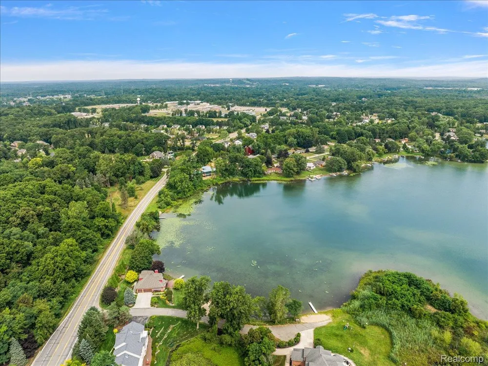 2770 Bogie Lake Road White Lake Charter Township, MI 48386