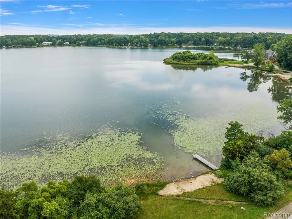 2770 Bogie Lake Road White Lake Charter Township, MI 48386