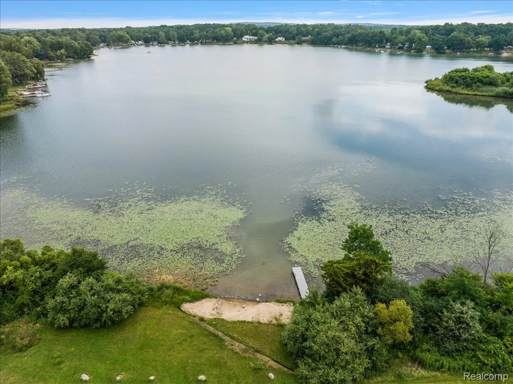 2770 Bogie Lake Road White Lake Charter Township, MI 48386