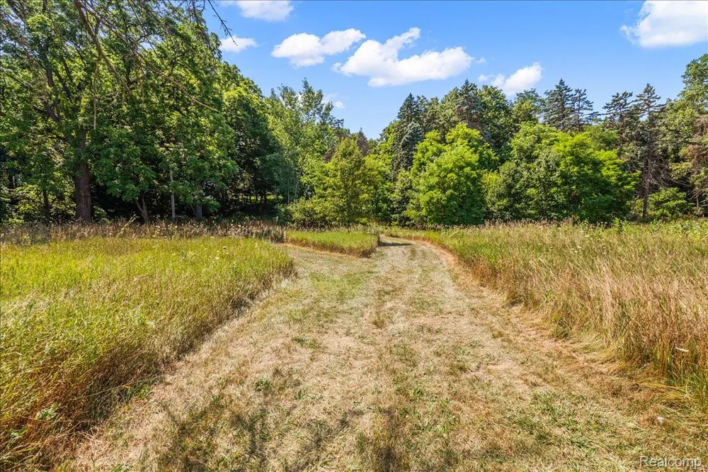 2770 Bogie Lake Road White Lake Charter Township, MI 48386