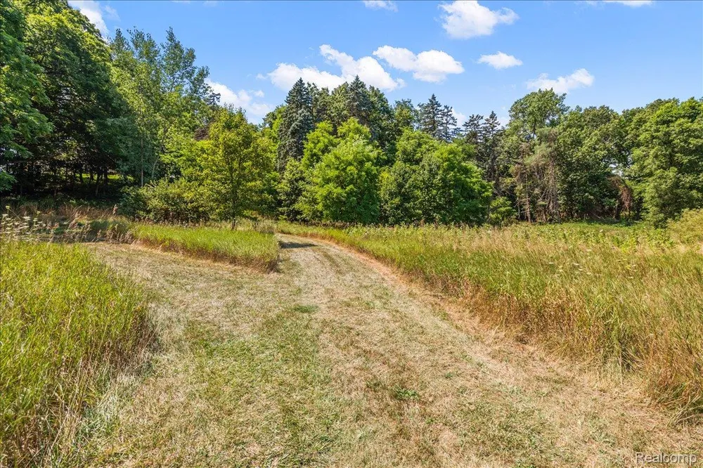 2770 Bogie Lake Road White Lake Charter Township, MI 48386