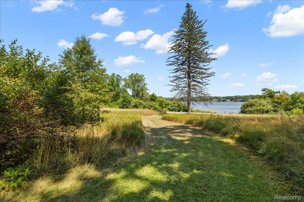 2770 Bogie Lake Road White Lake Charter Township, MI 48386