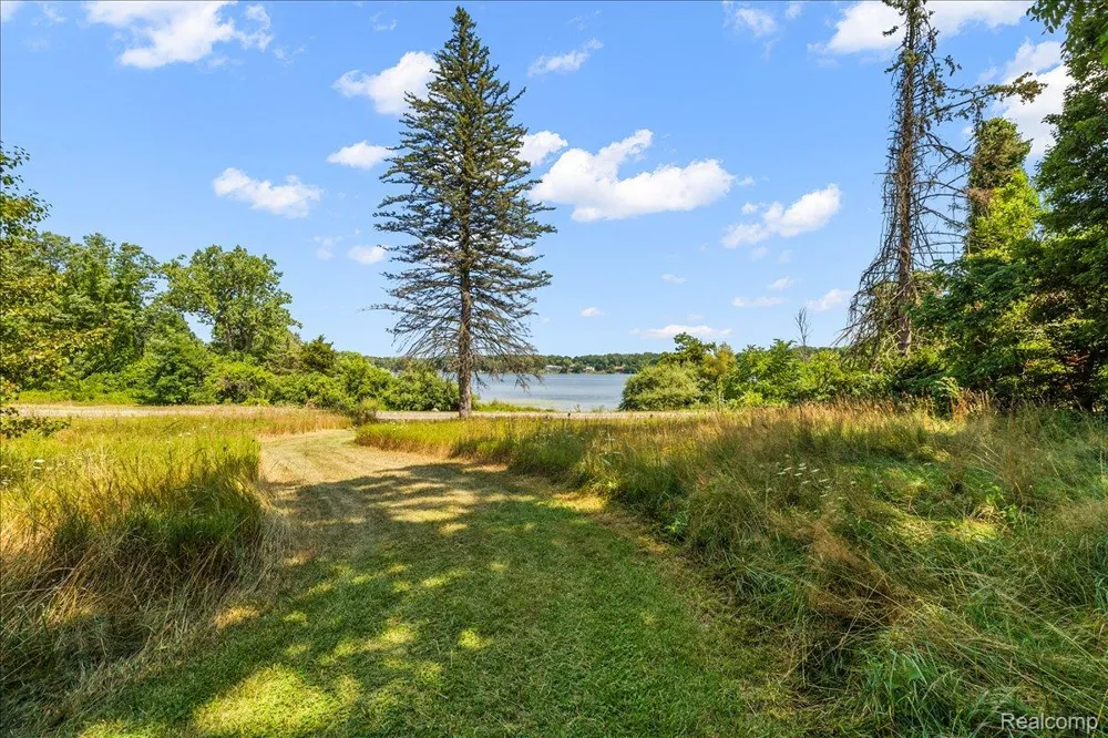 2770 Bogie Lake Road White Lake Charter Township, MI 48386