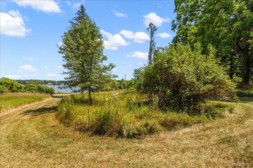 2770 Bogie Lake Road White Lake Charter Township, MI 48386