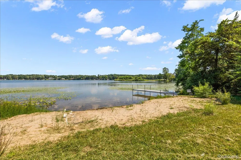 2770 Bogie Lake Road White Lake Charter Township, MI 48386