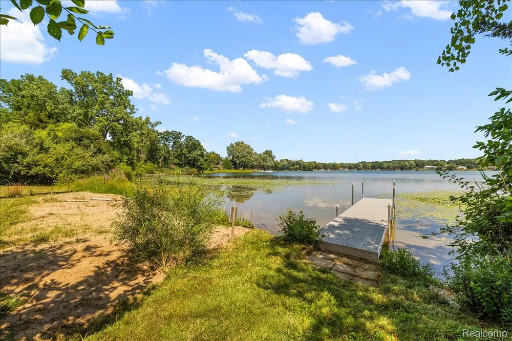 2770 Bogie Lake Road White Lake Charter Township, MI 48386