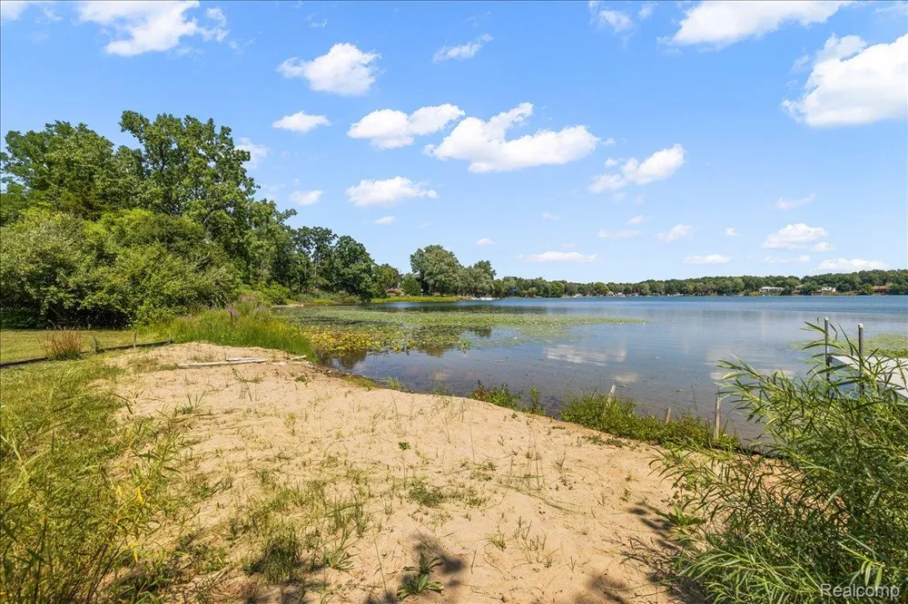 2770 Bogie Lake Road White Lake Charter Township, MI 48386