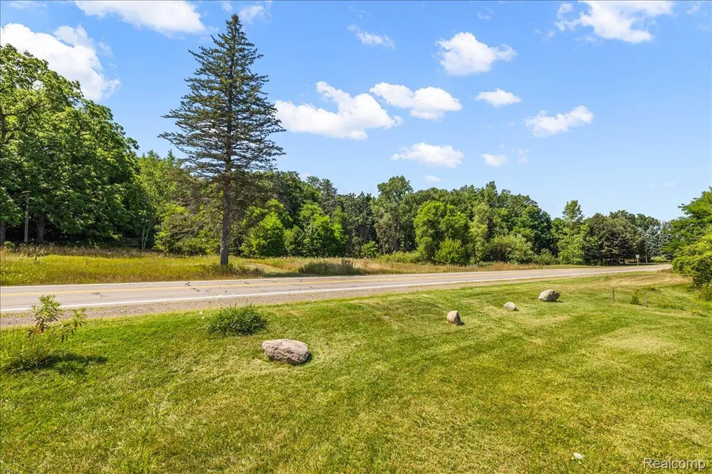 2770 Bogie Lake Road White Lake Charter Township, MI 48386