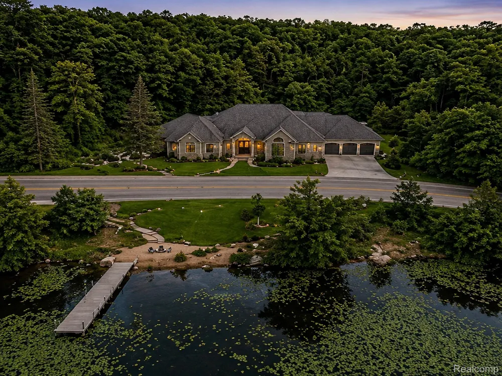 2770 Bogie Lake Road White Lake Charter Township, MI 48386