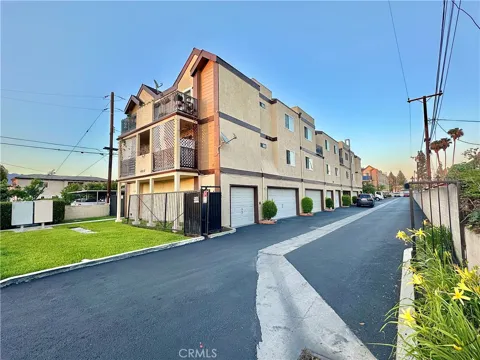 4212 La Rica