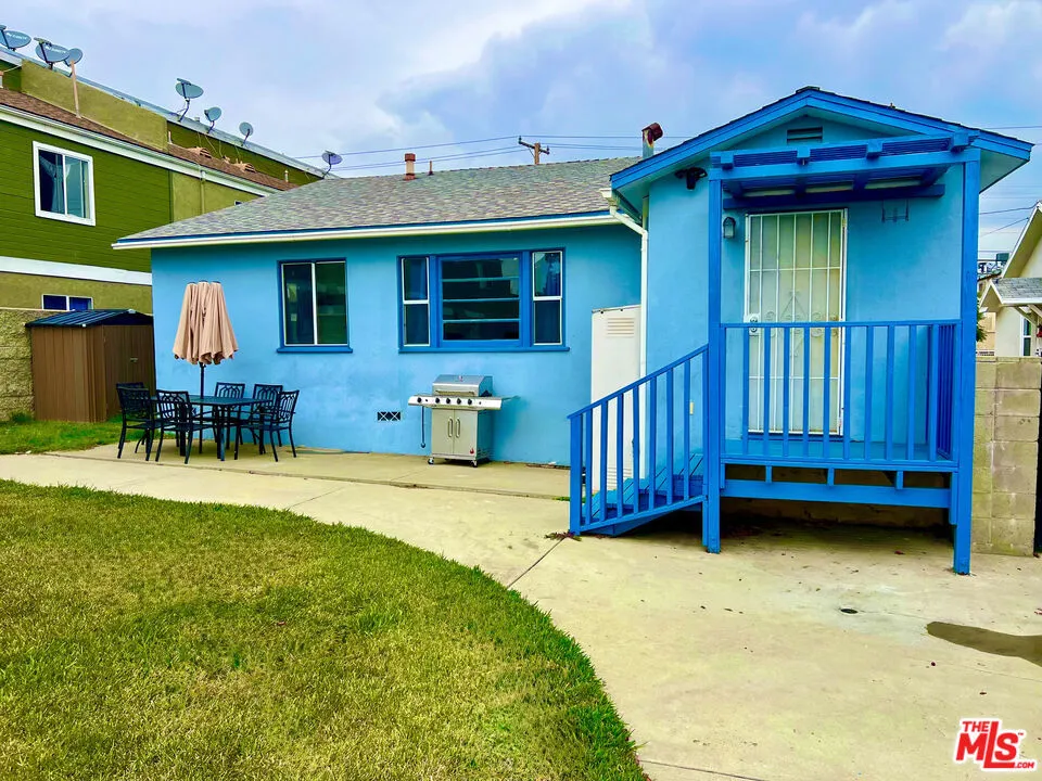 328 E Plymouth Street Inglewood, CA 90302