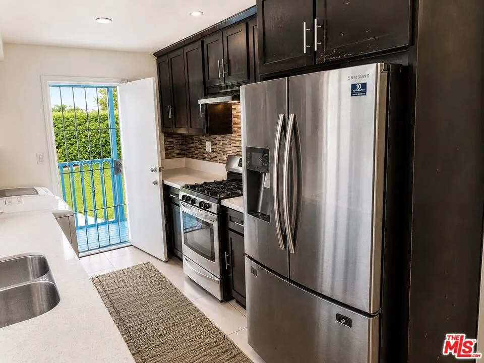 328 E Plymouth Street Inglewood, CA 90302